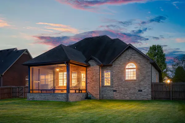 305 Retriever Ct, Clarksville, TN 37043