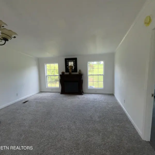 550 Old Stage Rd, Dandridge, TN 37725