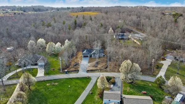 8616 Cherokee Tr, Crossville, TN 38572