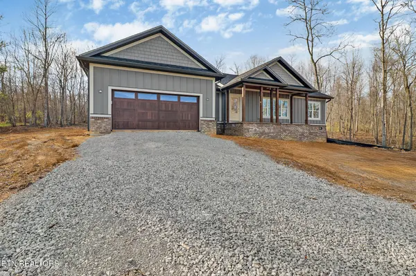 8616 Cherokee Tr, Crossville, TN 38572