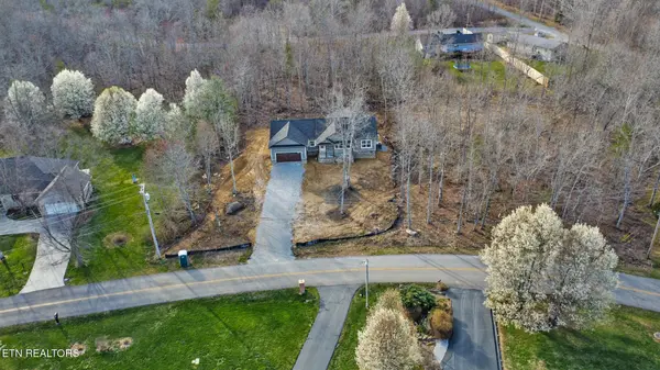 8616 Cherokee Tr, Crossville, TN 38572