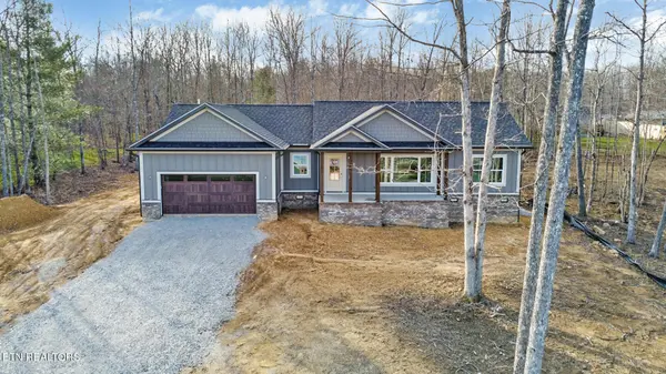 8616 Cherokee Tr, Crossville, TN 38572