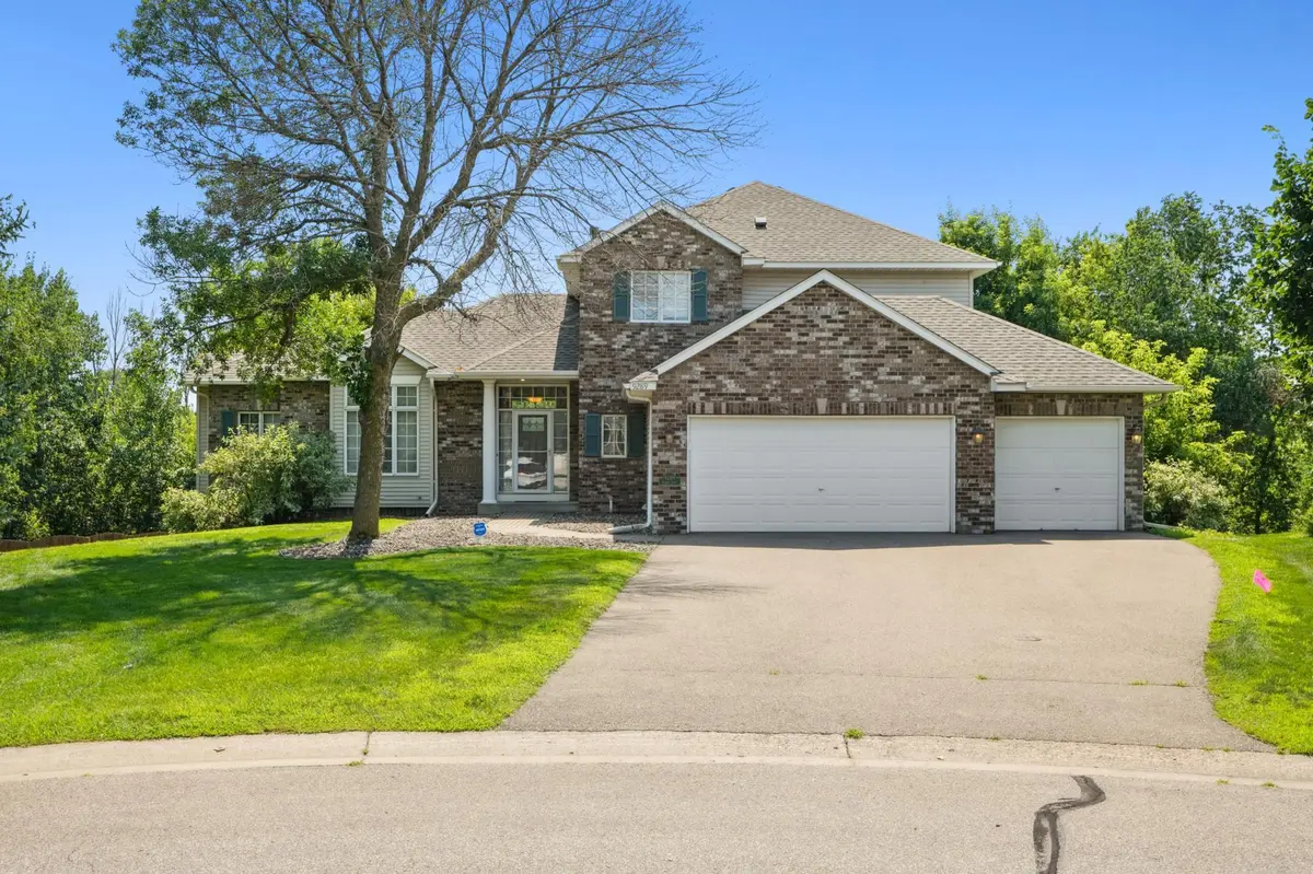 9289 Parkside Draw, Woodbury, MN 55125