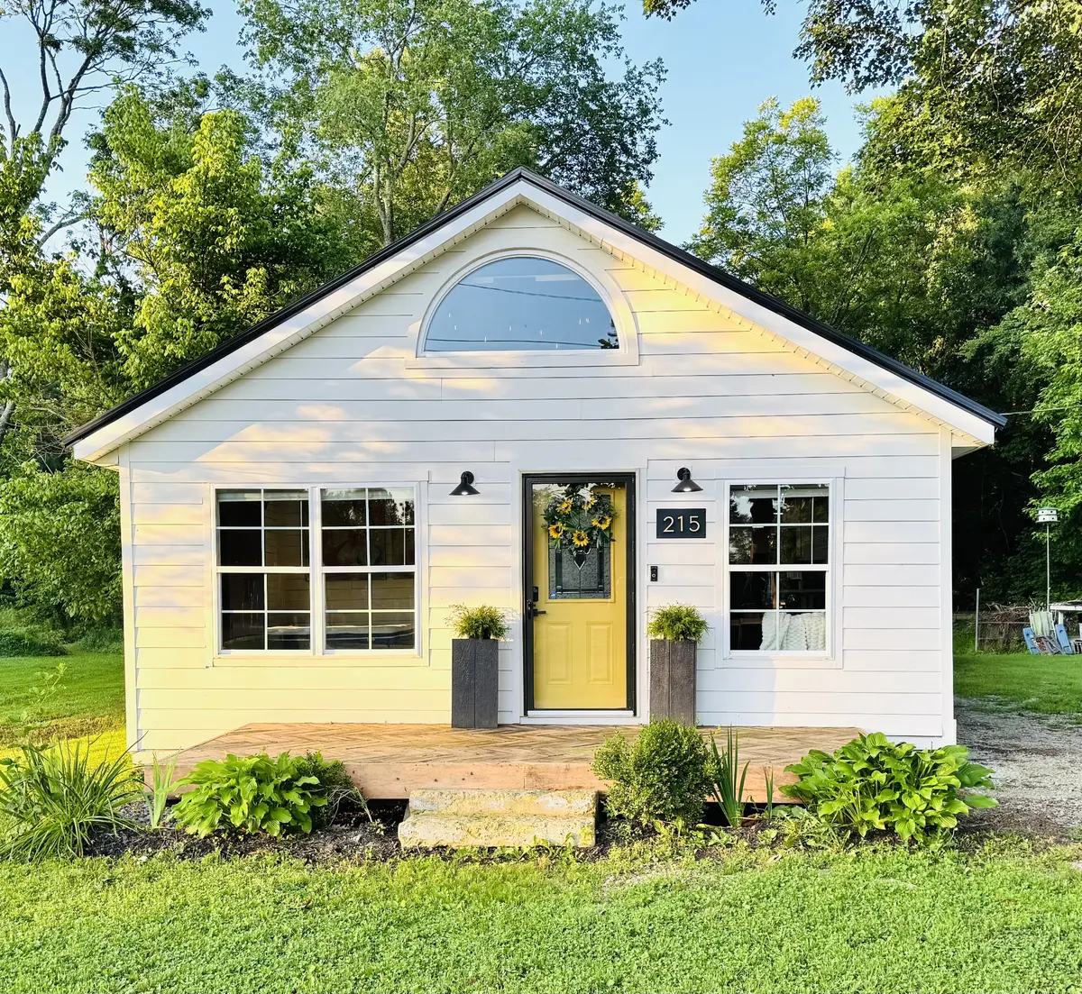 215 W College St, Bradford, TN 38316