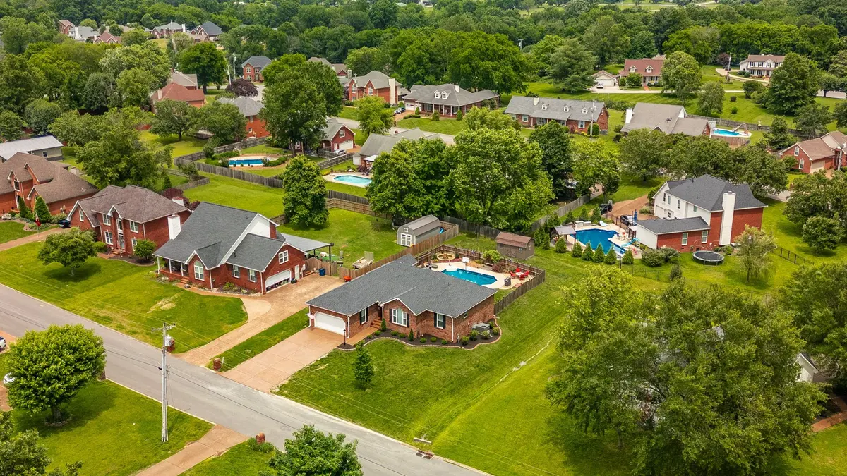 106 Cross Creek Ln, Hendersonville, TN 37075