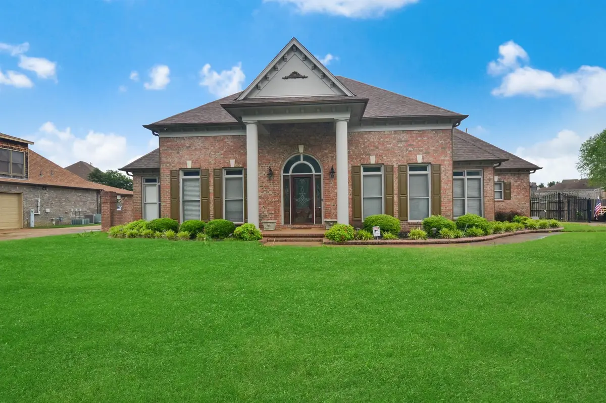 9075 HUNTINGTON OAK DR, Cordova, TN 38016