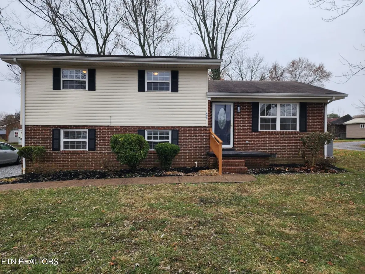 605 George St, Athens, TN 37303
