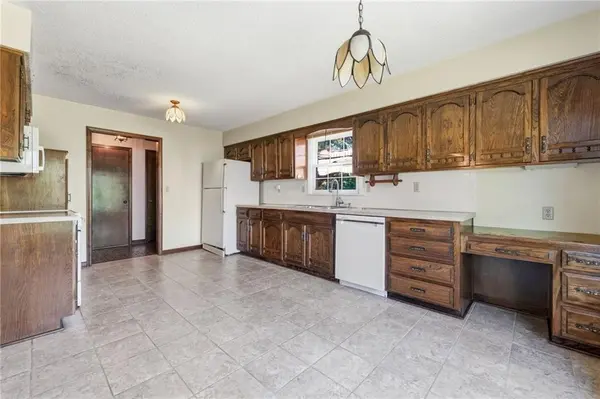 705 Sivley ST, Peculiar, MO 64078