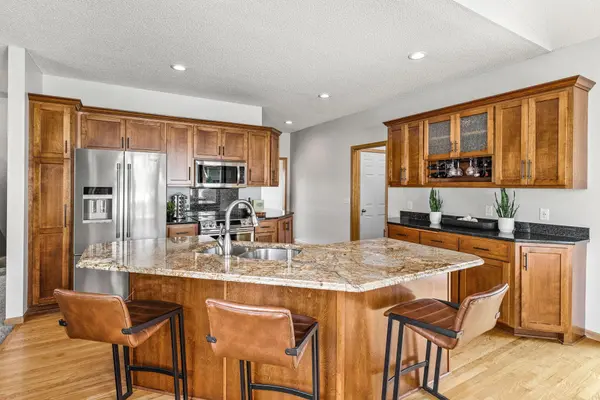 14318 Footbridge WAY, Apple Valley, MN 55124