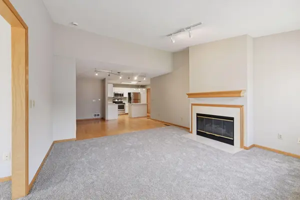 553 Mission Hills DR, Chanhassen, MN 55317