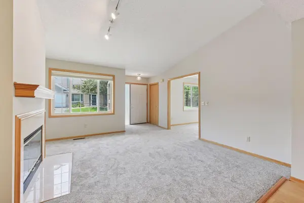 553 Mission Hills DR, Chanhassen, MN 55317