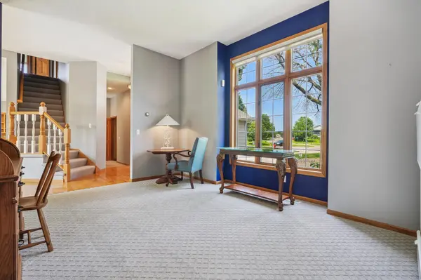 9289 Parkside Draw, Woodbury, MN 55125
