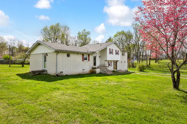 1403 Cardinal Dr, Lafayette, TN 37083