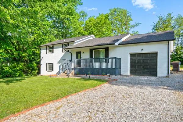 105 Airport Rd, Clarksville, TN 37042