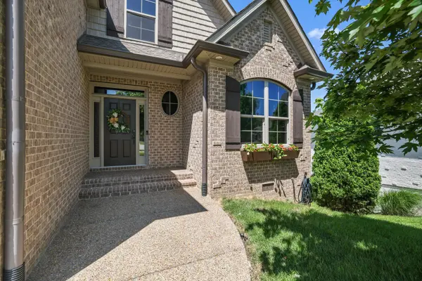 212 Lotus Ct, Hendersonville, TN 37075