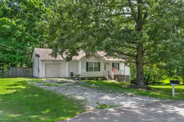 2930 Charlie Sleigh Rd, Woodlawn, TN 37191