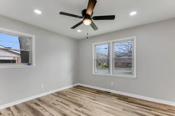 300 Donna Dr, Hopkinsville, KY 42240