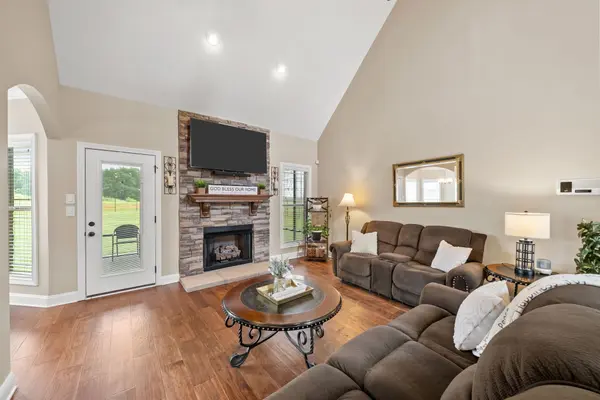 2969 Eliza Dr, Clarksville, TN 37043