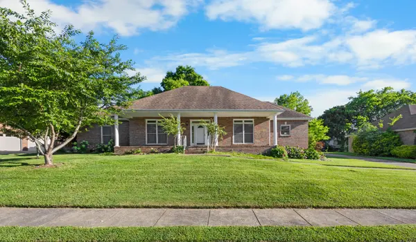 2588 Stone Briar Dr, Clarksville, TN 37043