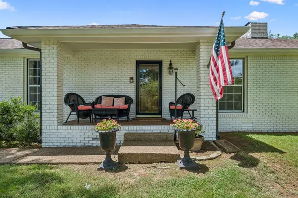 1009 Bunker Hill Dr, Arrington, TN 37014