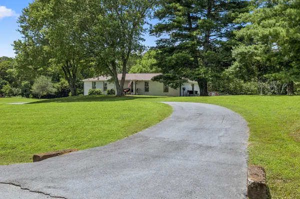 1009 Bunker Hill Dr, Arrington, TN 37014