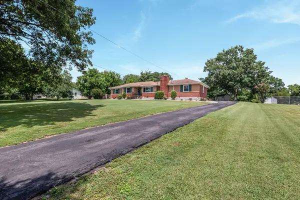 3905 Oxbow Dr, Nashville, TN 37207