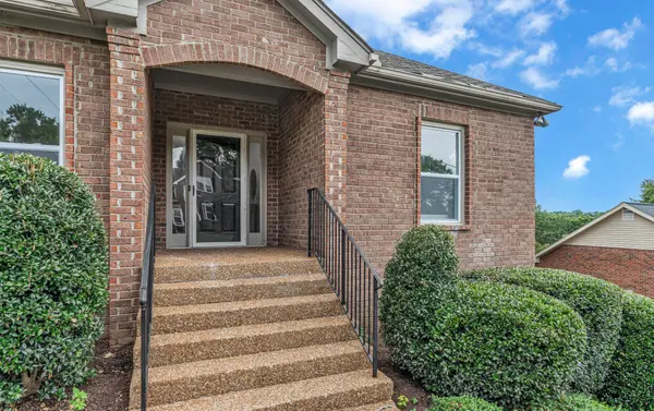 6708 Autumnwood Dr, Nashville, TN 37221