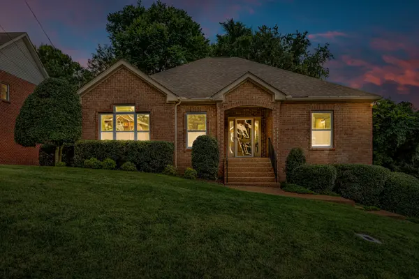 6708 Autumnwood Dr, Nashville, TN 37221