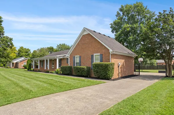 811 Banner Dr, Murfreesboro, TN 37129