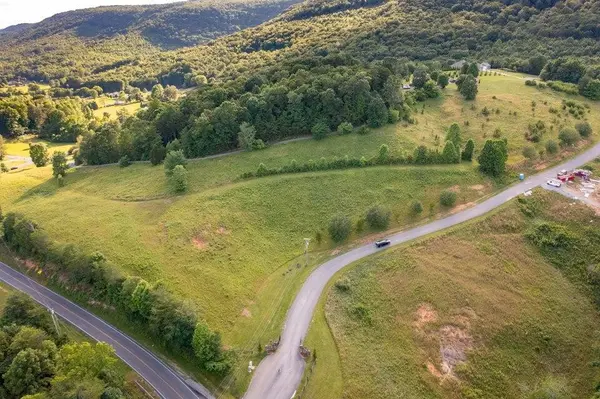 29 Escape Drive,  Evensville,  TN 37332