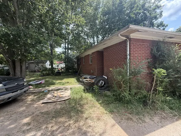 107 Ash St, Bruceton, TN 38317
