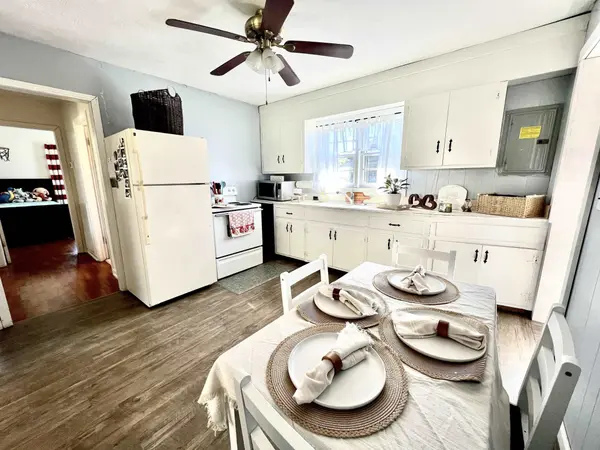 100 NEUSE ST, Clifton, TN 38425