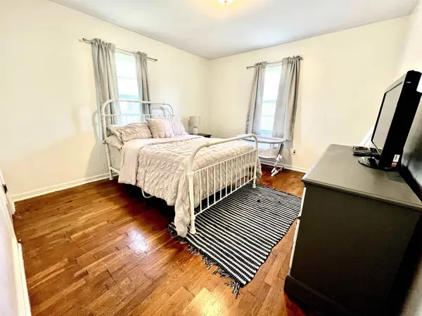 100 NEUSE ST, Clifton, TN 38425