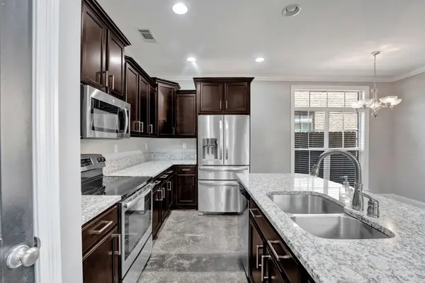 865 WINTER LEAF DR, Cordova, TN 38018