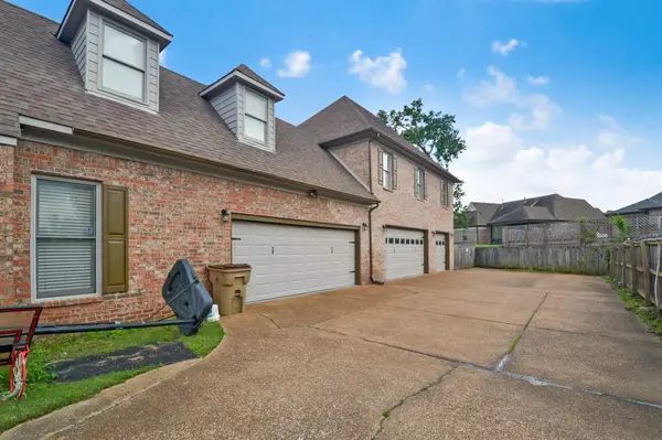 9075 HUNTINGTON OAK DR, Cordova, TN 38016