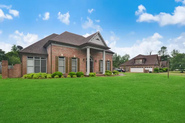 9075 HUNTINGTON OAK DR, Cordova, TN 38016