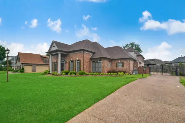 9075 HUNTINGTON OAK DR, Cordova, TN 38016