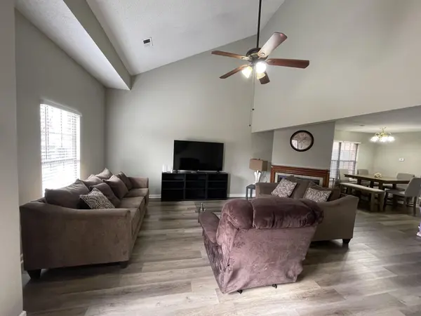 1646 RED BARN DR, Cordova, TN 38016