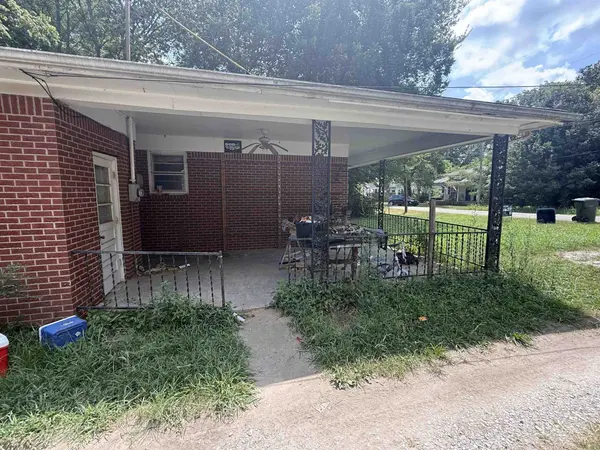 107 ASH ST ST, Bruceton, TN 38317
