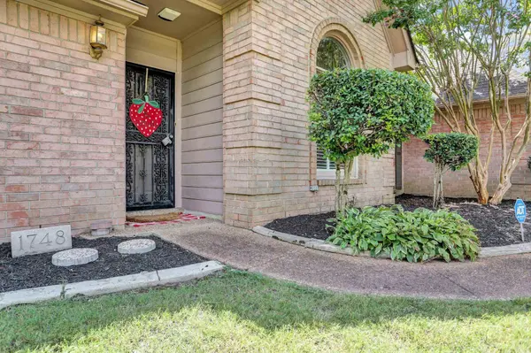 1748 EDGEBURG LN, Cordova, TN 38016