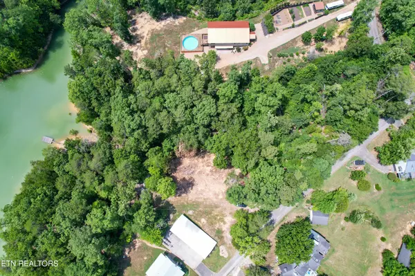 94 Campfire Point,  Dandridge,  TN 37725