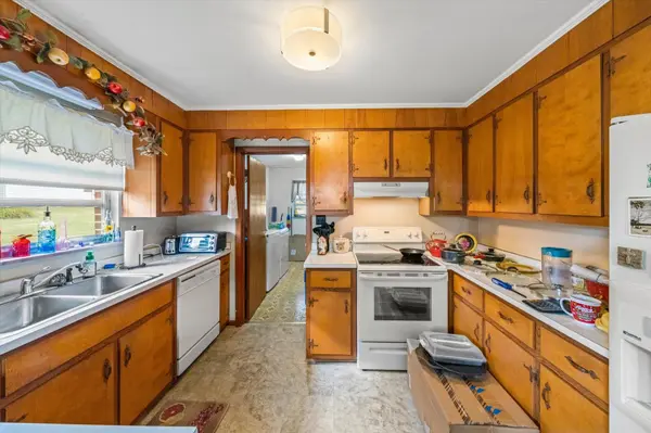 738 Lawrence Street, Etowah, TN 37331
