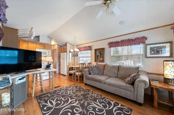 5355 E Parkway #102, Cosby, TN 37722
