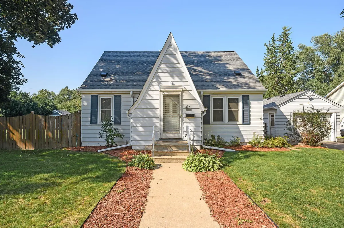 319 Annapolis ST E, West Saint Paul, MN 55118