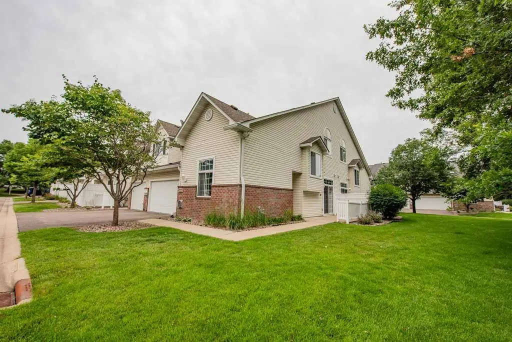 2684 Mallard DR, Woodbury, MN 55125