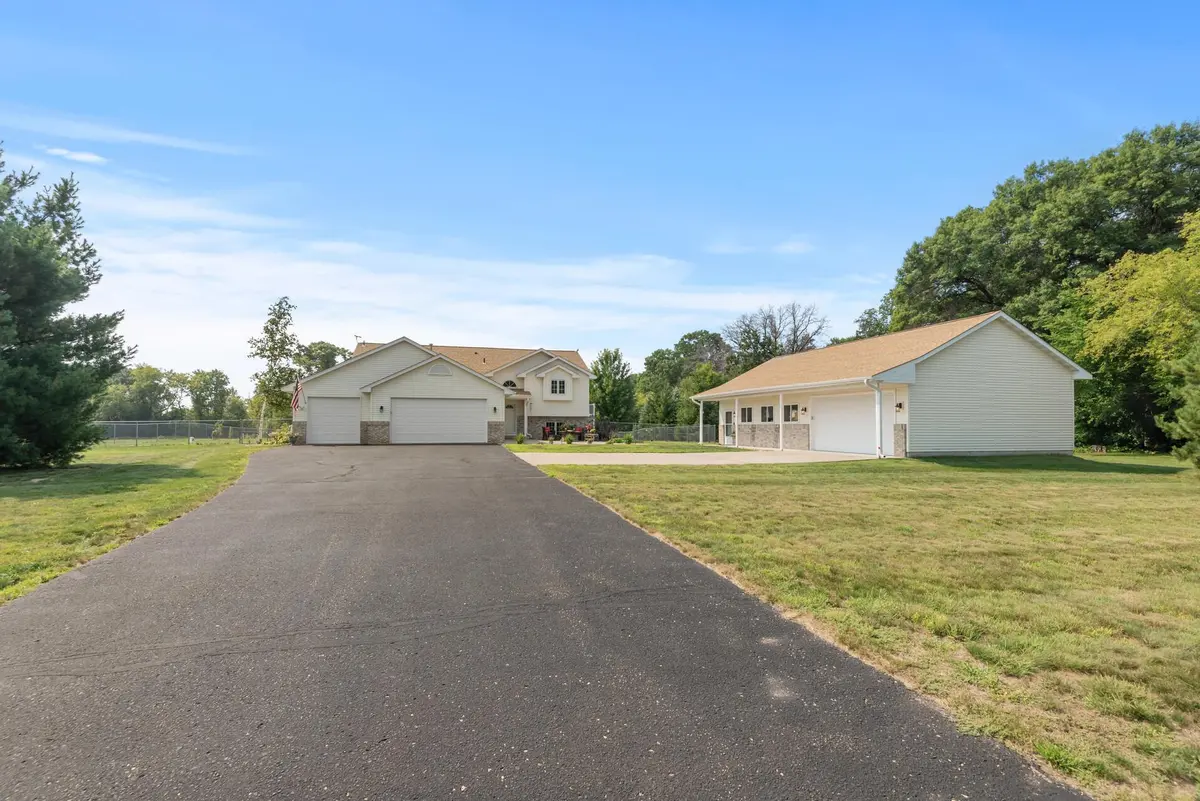 3942 221st AVE NE, East Bethel, MN 55011