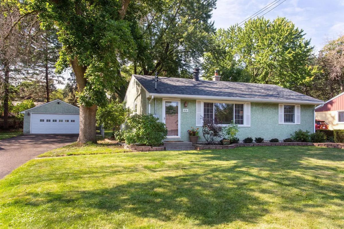 1616 Demont AVE E, Maplewood, MN 55109