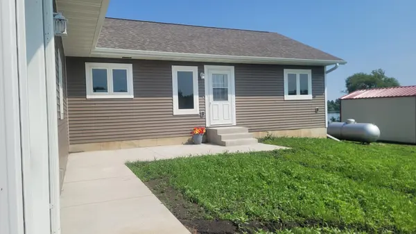 580 SW Lake ST, Avoca, MN 56114