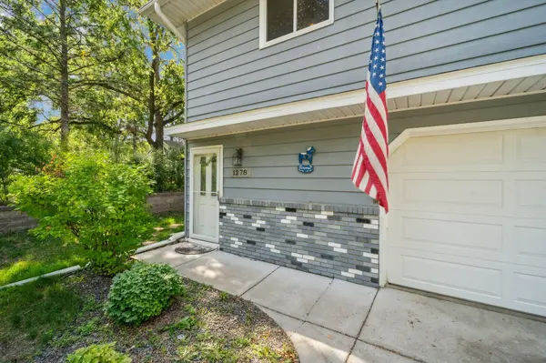 1278 County Road C E, Maplewood, MN 55109