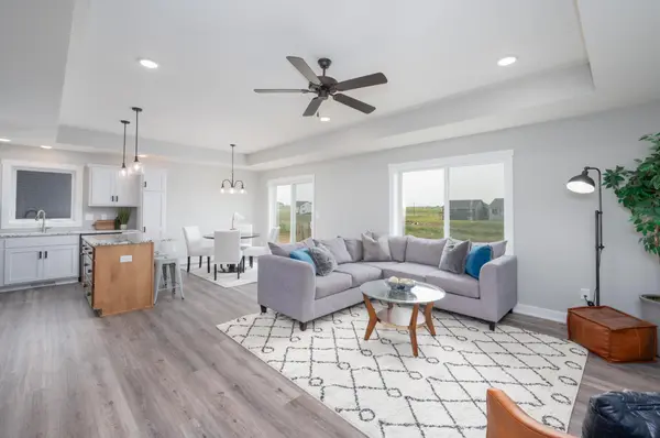 2101 Elk Run DR SE, Pine Island, MN 55963